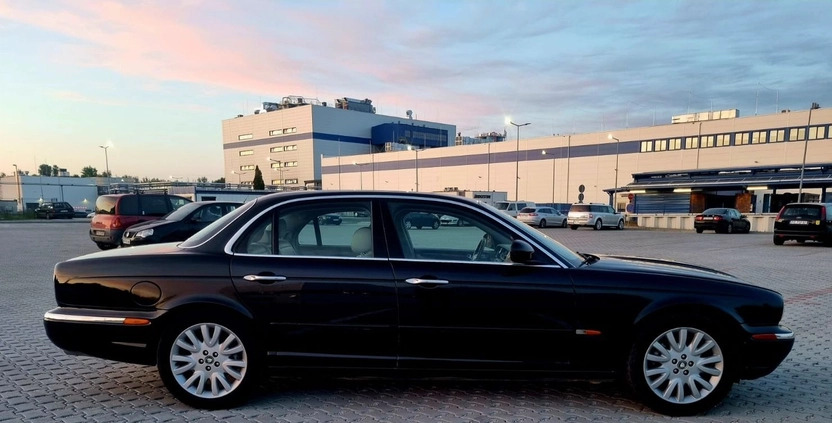 Jaguar XJ cena 54900 przebieg: 220000, rok produkcji 2003 z Poznań małe 407